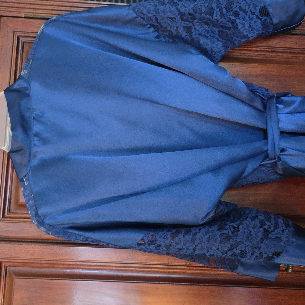 Victoria Secret Robe - Picture 3 of 3